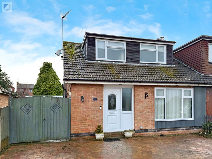 3 Bedroom Semi-Detached House For Sale In Ivy Close, Stoke Golding, Nuneaton, CV13