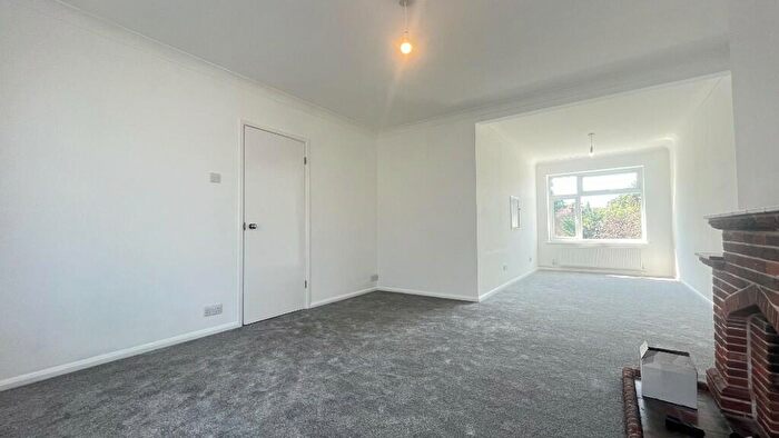 2 Bedroom Maisonette To Rent In Effingham Close, Sutton, SM2