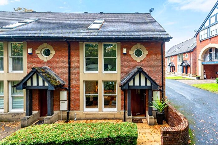 4 Bedroom Town House For Sale In Stockmar Grange, Markland Hill, Bolton, BL1