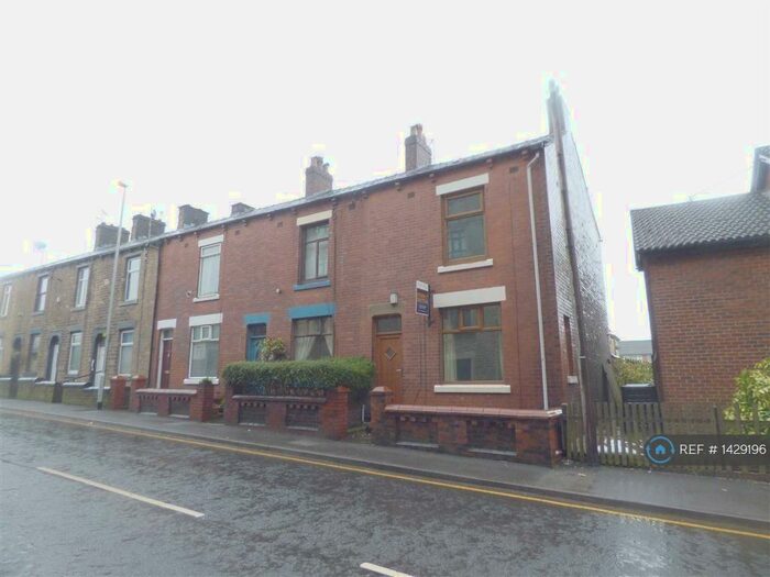 2 Bedroom End Of Terrace House To Rent In St. John Street, Oldham, OL4