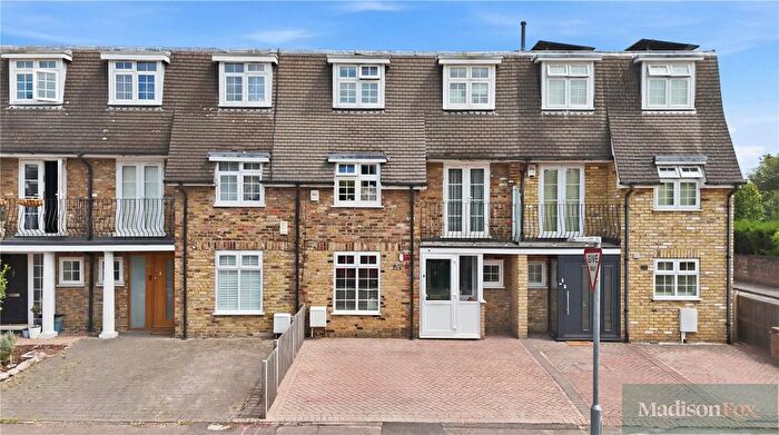 3 Bedroom Terraced House For Sale In Cleveland Road, South Woodford, E18