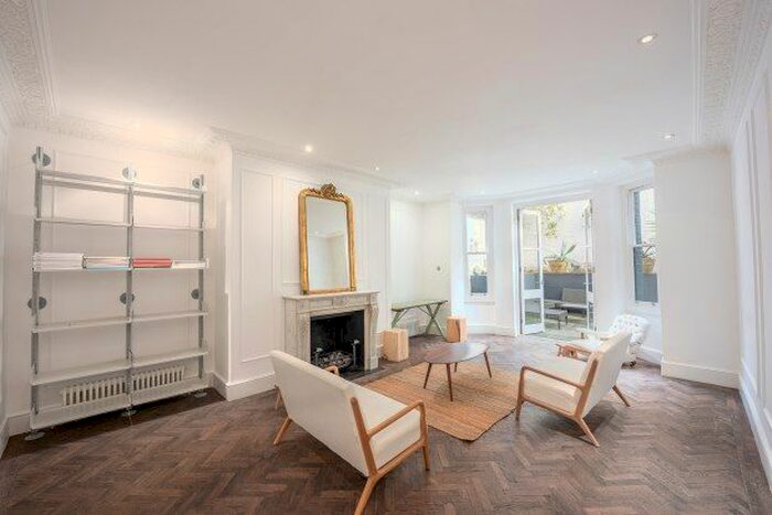 2 Bedroom Flat To Rent In Roland Gardens, London, SW7