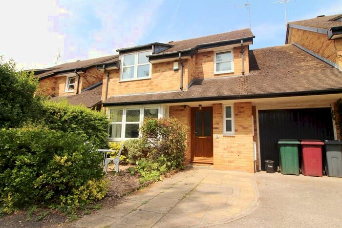 4 Bedroom Link Detached House To Rent In Marlborough Court, Coley Avenue, Reading, RG1