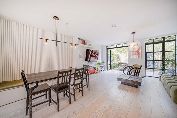 3 Bedroom Property To Rent In Evelyn Road, Walthamstow, E17