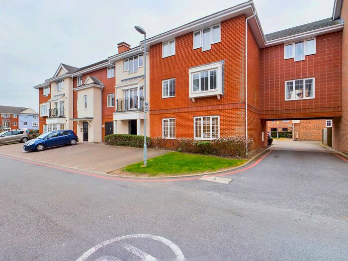 2 Bedroom Flat To Rent In Wren Lane, Ruislip, HA4