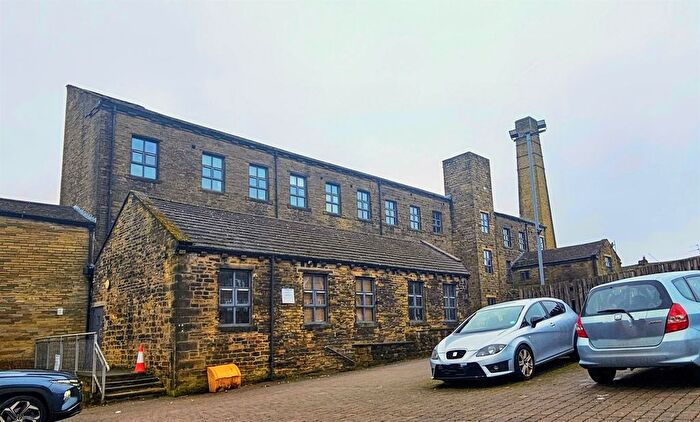 2 Bedroom Flat For Sale In Highgate Mill Fold, Queensbury, Bradford, BD13