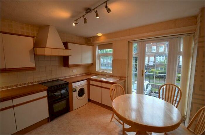 2 Bedroom Ground Maisonette To Rent In Regency Way, Bexleyheath, DA6
