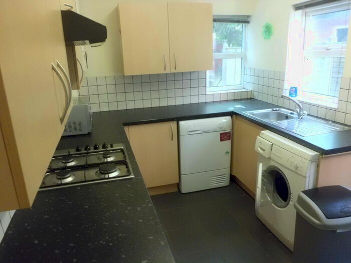 5 Bedroom Property To Rent In Heeley Road, Selly Oak, Birmingham, B29