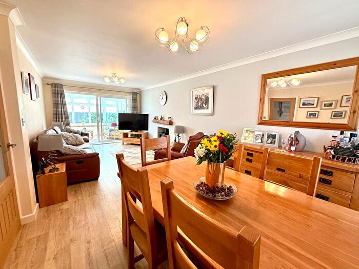 2 Bedroom Detached Bungalow For Sale In Boness Road, Wroughton, Swindon, SN4