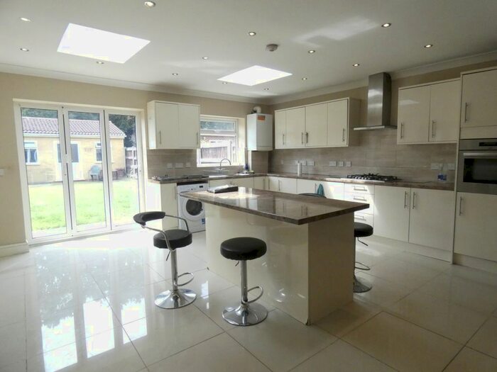 4 Bedroom Property To Rent In Kings Avenue, Greenford, UB6