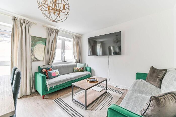 2 Bedroom Flat For Sale In Paxton Place, Crystal Palace, London, SE27