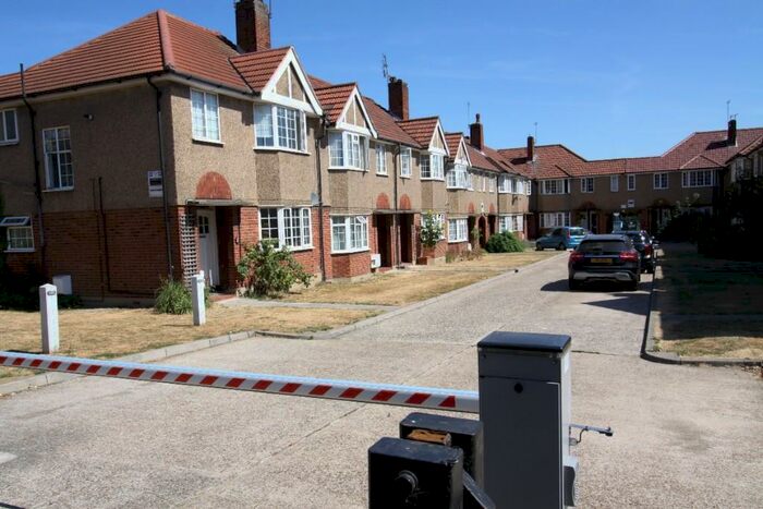 2 Bedroom Flat To Rent In Hither Green Lane, London, SE13