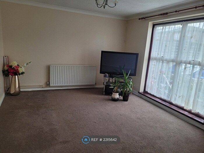 3 Bedroom Terraced House To Rent In Canterbury Way, Stevenage, SG1