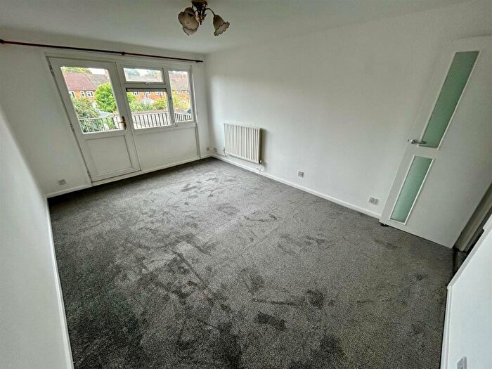 1 Bedroom Flat To Rent In Sevenoaks Close, Romford, RM3