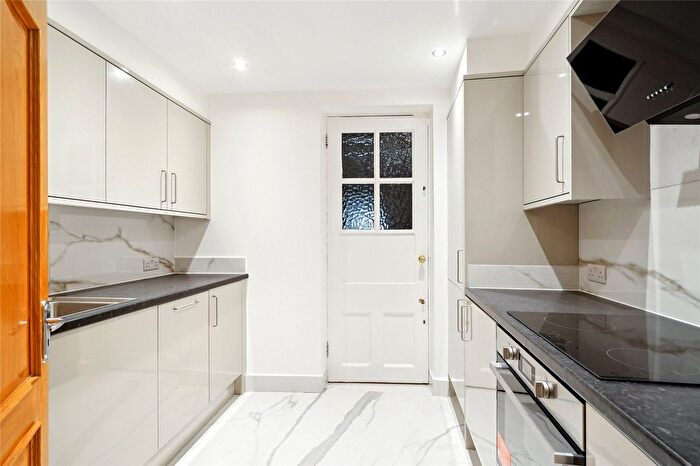 1 Bedroom Flat To Rent In Ovington Court, - Brompton Road, Knightsbridge, London, SW3