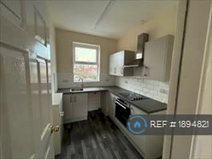 2 Bedroom Flat To Rent In High Street, Dyserth, LL18