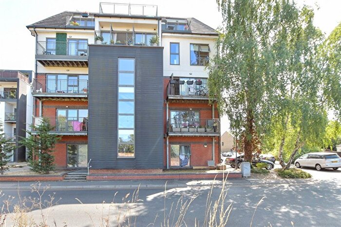 1 Bedroom Flat For Sale In Mill Green Road, Mitcham Junction, Surrey, CR4