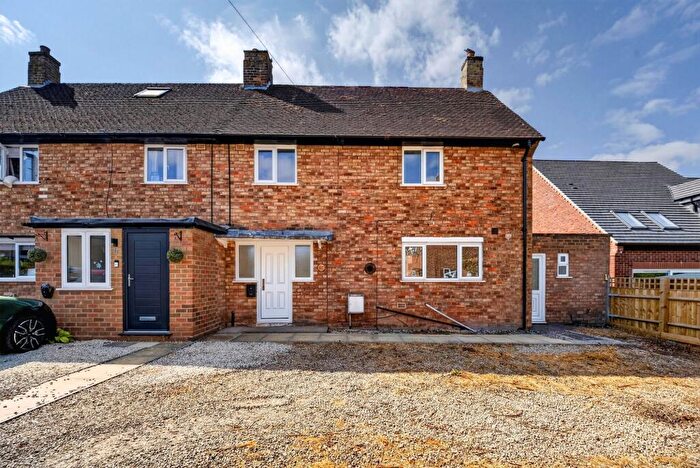 4 Bedroom Semi-Detached House For Sale In Maple Grove, Stratford-Upon-Avon, CV37
