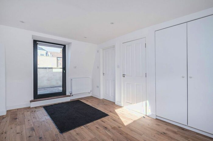 3 Bedroom Maisonette To Rent In Reighton Road, Clapton, London, E5