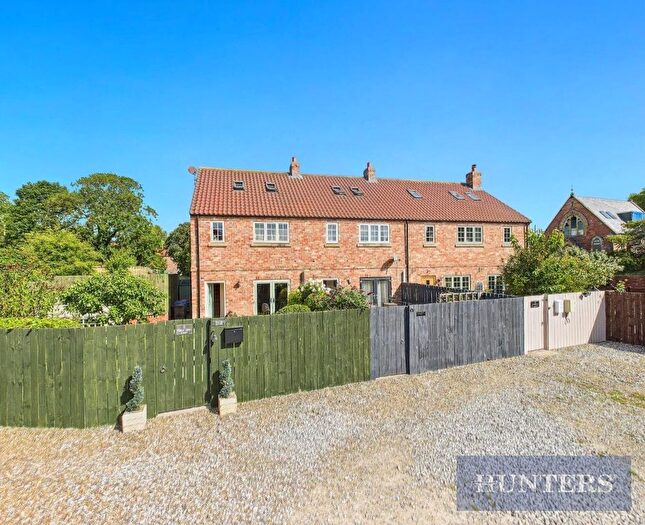 3 Bedroom End Terrace House For Sale In Manor Farm Court, Foxholes, Driffield, YO25