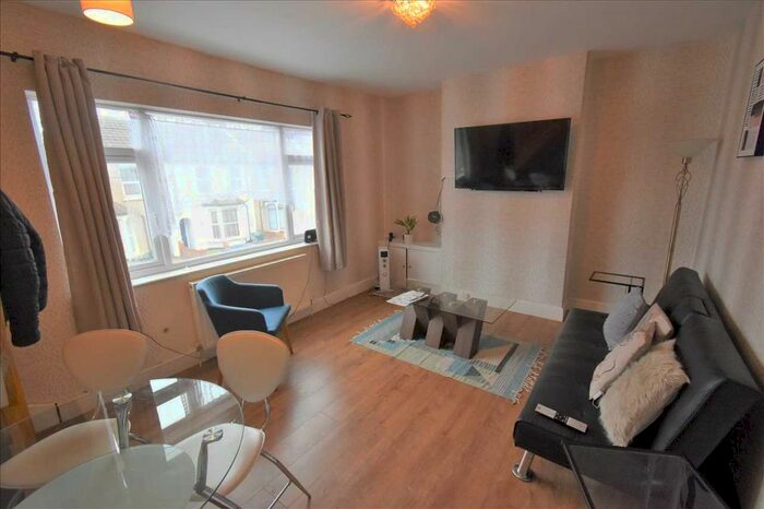 2 Bedroom Flat To Rent In St. Albans Road, Dartford, DA1