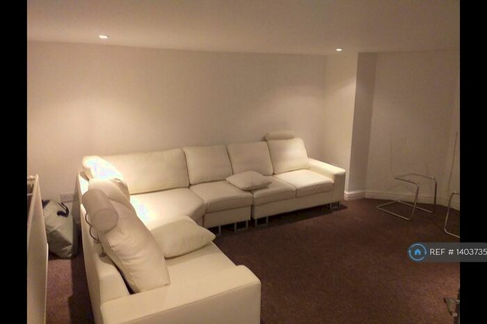 1 Bedroom Flat To Rent In Albert Rd, Levenshulme Manchester, M19