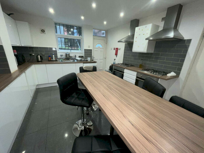 7 Bedroom Terraced House To Rent In Ash Grove, Leeds, LS6