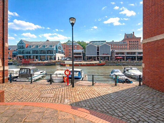 2 Bedroom Flat To Rent In Ferry Street, Bristol, Somerset, BS1