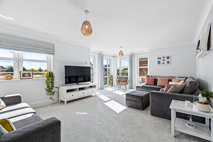 2 Bedroom Apartment For Sale In St Helens Gardens, Langside, Glasgow, G41