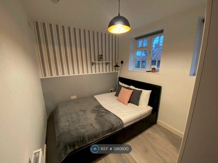 1 Bedroom Flat To Rent In Elmshaw Road, London SW15