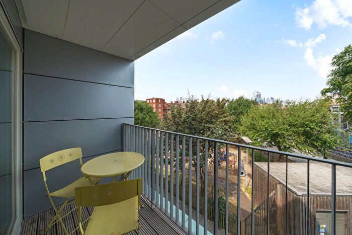 1 Bedroom Apartment For Sale In Enid Street, London, SE16