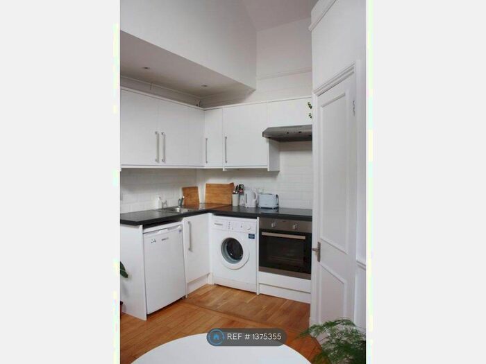 Studio To Rent In Danbury Street, London, N1