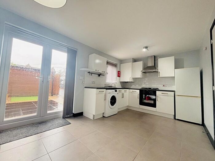 3 Bedroom Semi-Detached House To Rent In Henley Avenue, Cheam, SM3