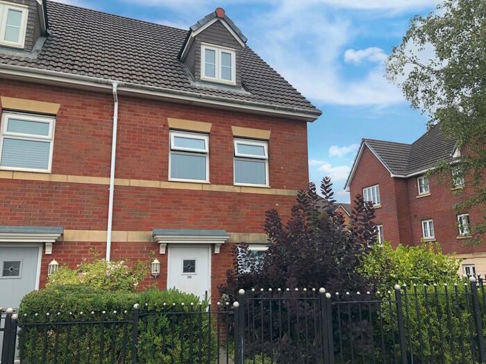 3 Bedroom Town House To Rent In Caerphilly Road, Llanishen, Cardiff, CF14