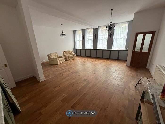 2 Bedroom Flat To Rent In Commercial Street, Camborne, TR14