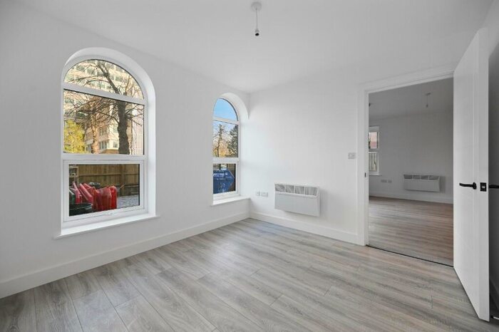 1 Bedroom Flat To Rent In The Grove, Slough, Berkshire, SL1