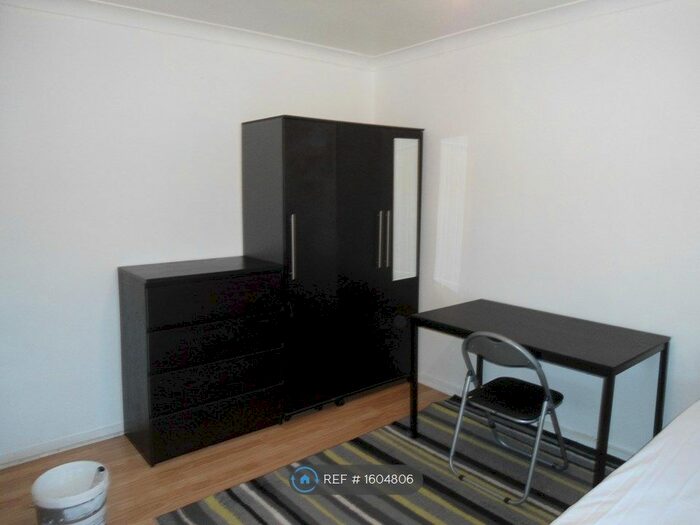 Studio To Rent In Kingsley Road, Hounslow, TW3