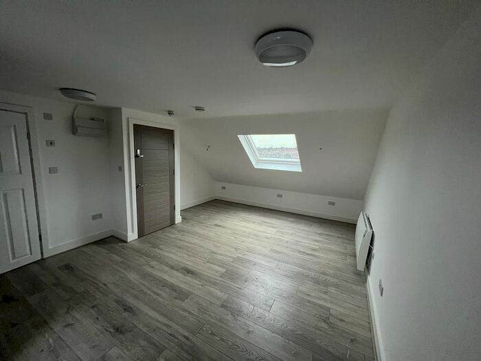 Studio To Rent In Wood Close, Kingsbury, London, NW9