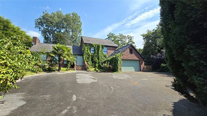 5 Bedroom Detached House To Rent In North Road, Glossop, Derbyshire, SK13