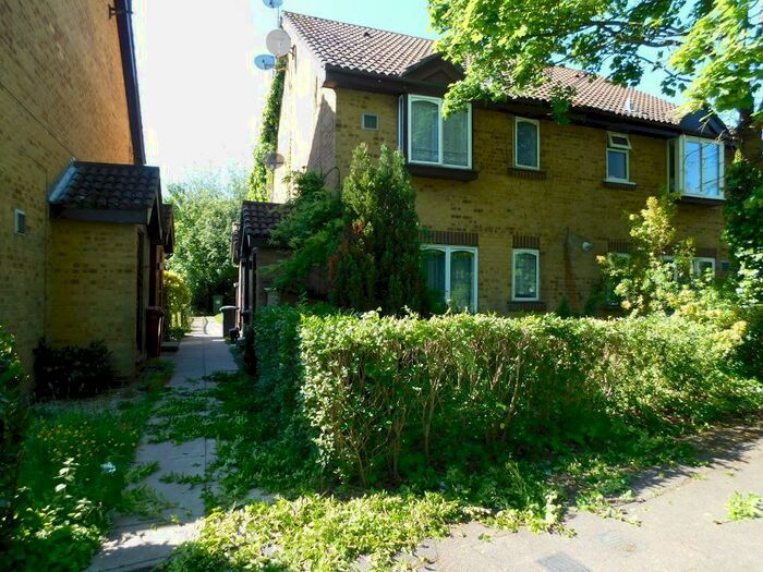 1 Bedroom End Of Terrace House To Rent In Albany Park, Colnbrook, SL3