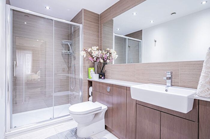 2 Bedroom Flat For Sale In East Drive, London, NW9