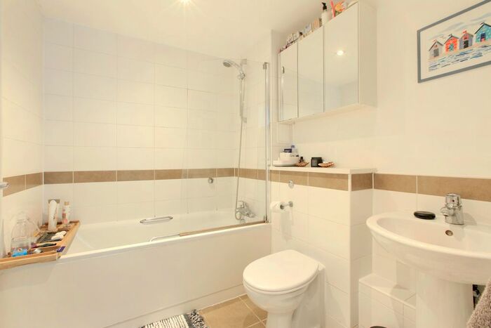 2 Bedroom Flat For Sale In Point Pleasant, Wandsworth, SW18