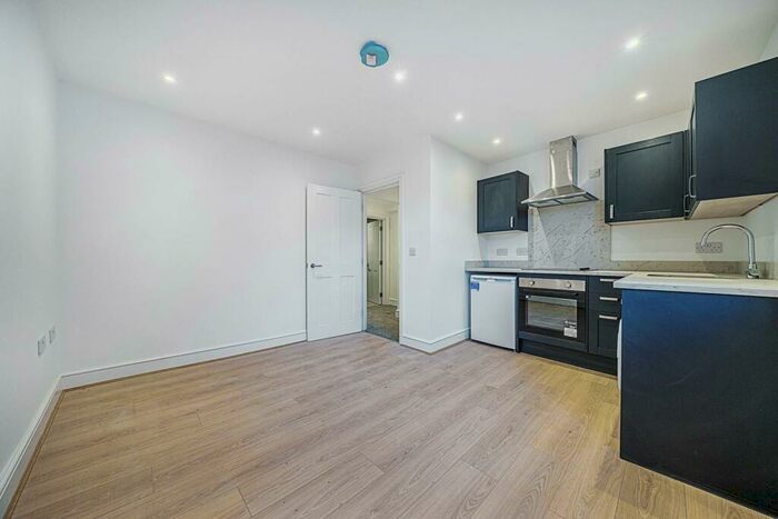 1 Bedroom Flat To Rent In Kings Street, Maidstone, ME14