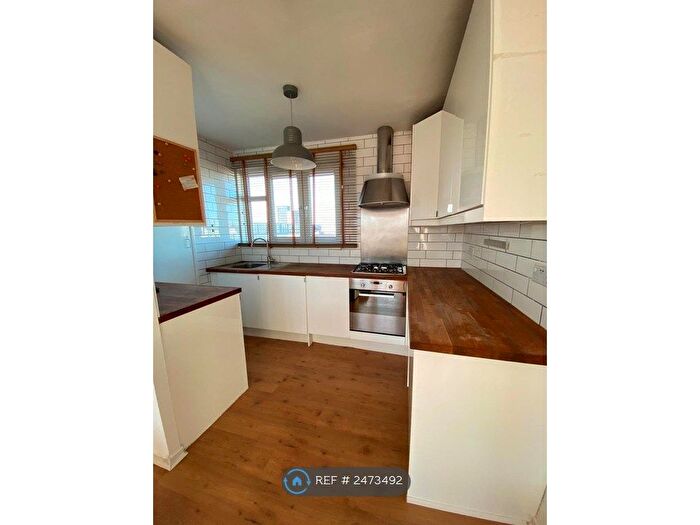 2 Bedroom Flat To Rent In Macbeth House, London, N1