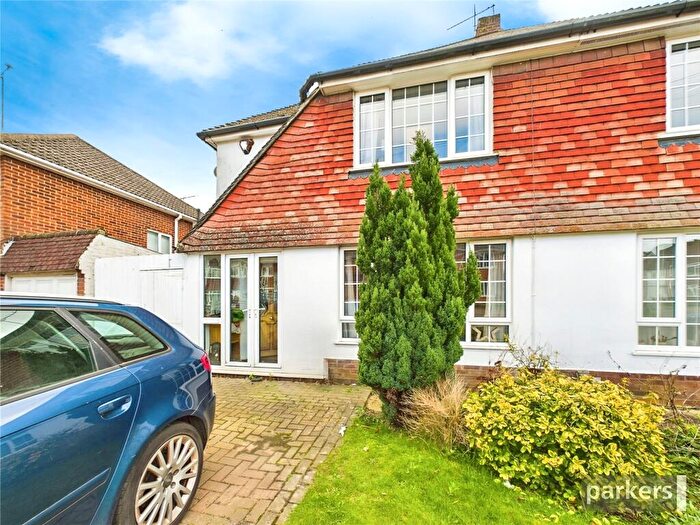 4 Bedroom Semi Detached House For Sale In Silverdale Road, Earley, Reading, Berkshire, RG6