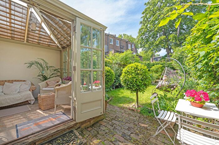 4 Bedroom Town House To Rent In Grafton Square, London, SW4