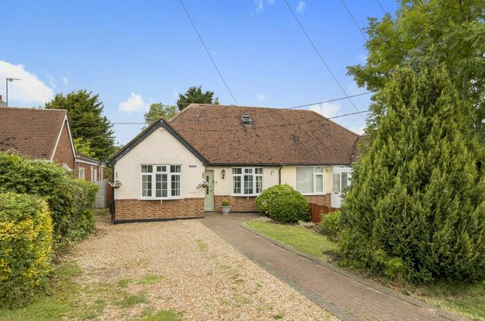 3 Bedroom Bungalow For Sale In Wood End Road, Kempston, Bedford, MK43