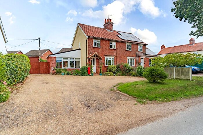 3 Bedroom Semi Detached House For Sale In Goose Lane, Sutton, NR12