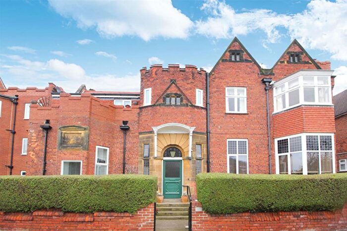 2 Bedroom Flat For Sale In Holbeck Hill, Normanton Rise, YO11
