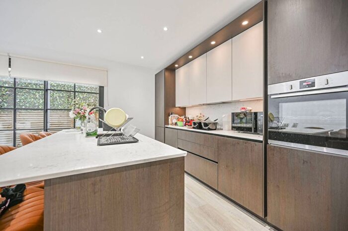 3 Bedroom Flat To Rent In Belford House, Forest Gate, London, E7